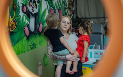 🤝 « Offrir quelques heures de répit par semaine » : l’engagement d’une assistante maternelle pour l’inclusion 💙👶🌈